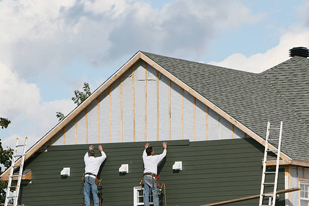 Professional Siding technician working in Franklin Park, FL
